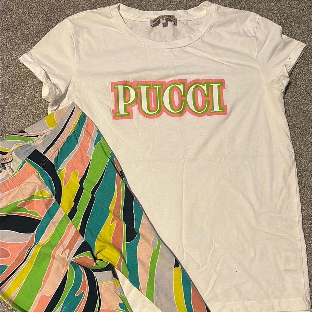 Emilio Pucci set
Size 14
Fits women’s xs/small